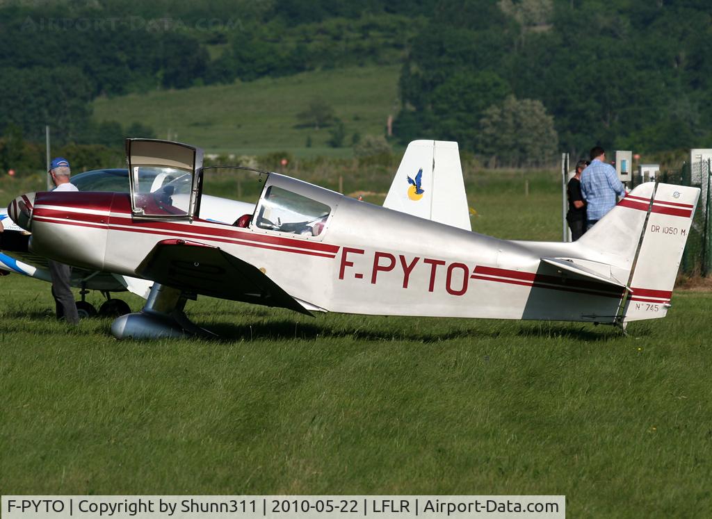 F-PYTO, Jodel DR-1050M C/N 745, Parked in the grass...