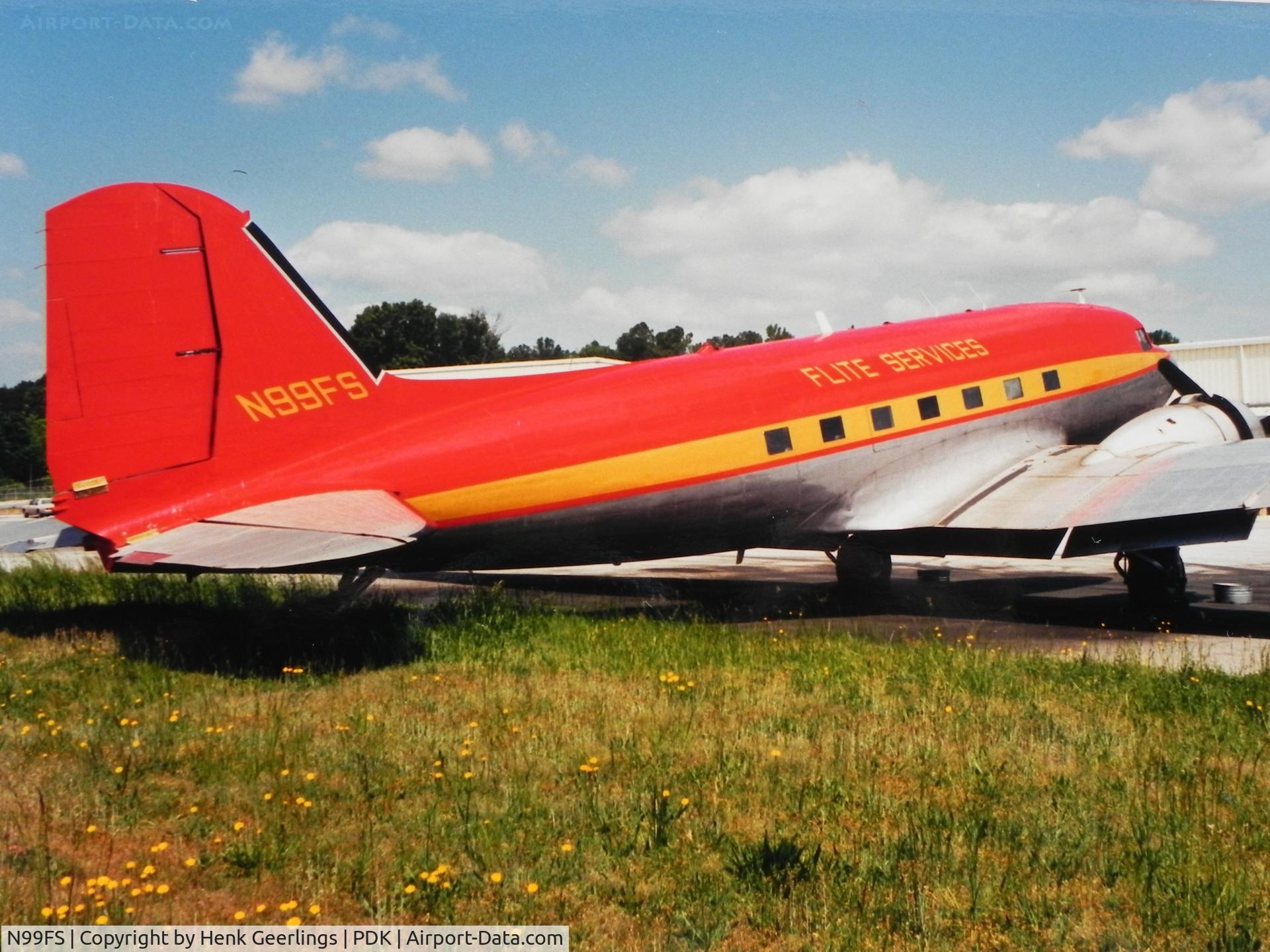 N99FS, Douglas DC-3 (C-47A) C/N 12425, Flite Services ; scan from photo I made  in 1998