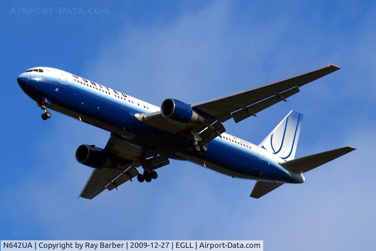 N642UA, 1991 Boeing 767-322 C/N 25092, Boeing 767-322ER [25092] (United Airlines) Home~G 27/12/2009. On approach 27R 3 miles out.