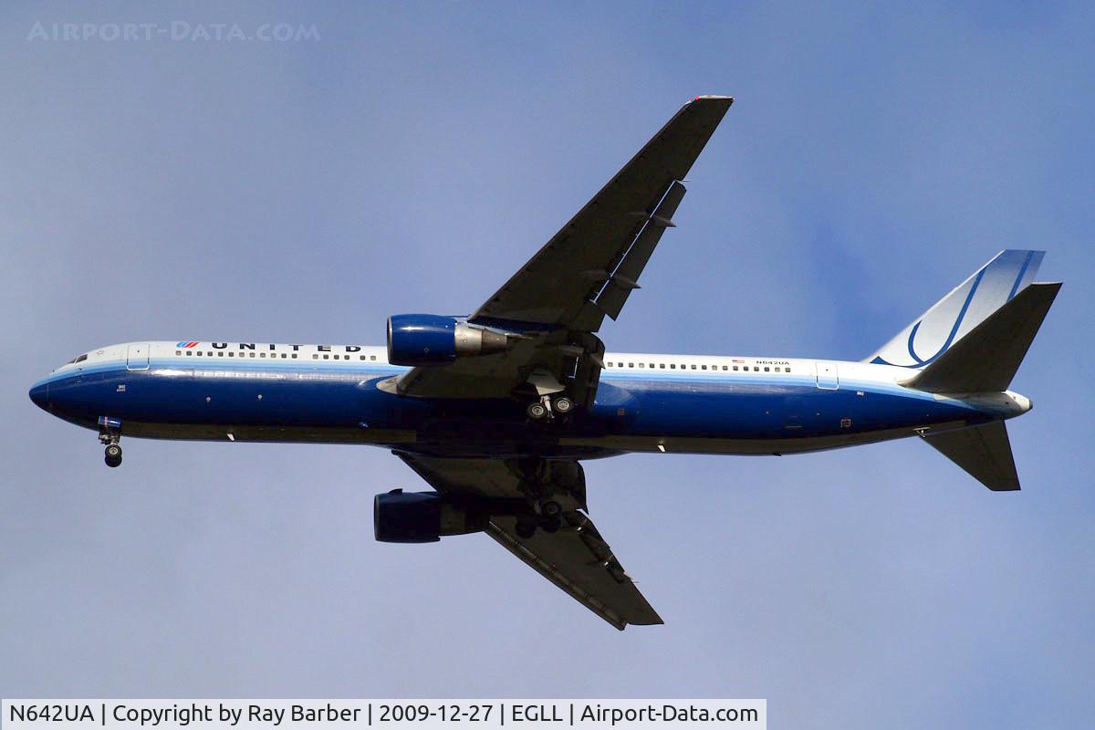 N642UA, 1991 Boeing 767-322 C/N 25092, Boeing 767-322ER [25092] (United Airlines) Home~G 27/12/2009. On approach 27R 3 miles out.