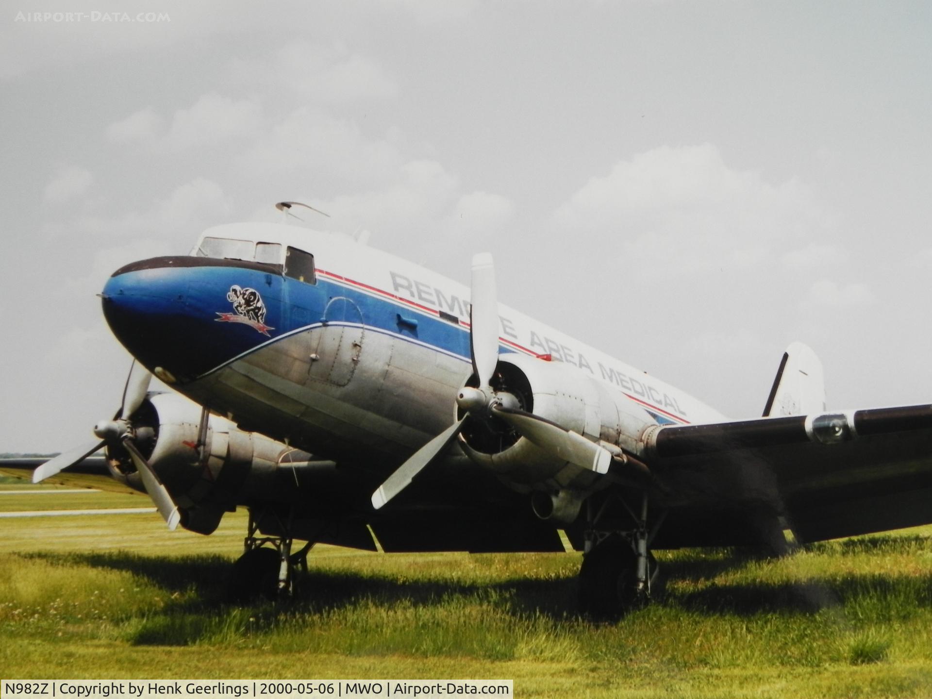 N982Z, 1943 Douglas DC-3C (C-47A-20-DK) C/N 12947, Remote Aera Medical ; scan from photoI made in 2000