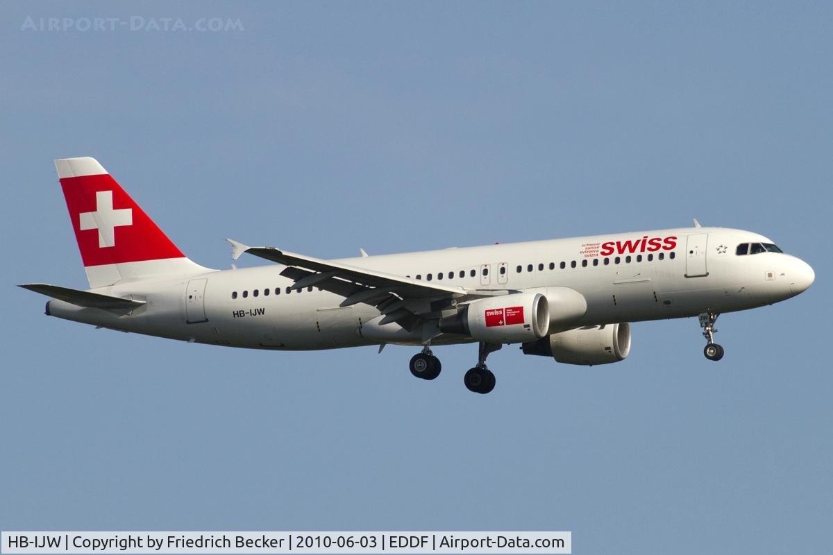 HB-IJW, 2003 Airbus A320-214 C/N 2134, short final RW26R