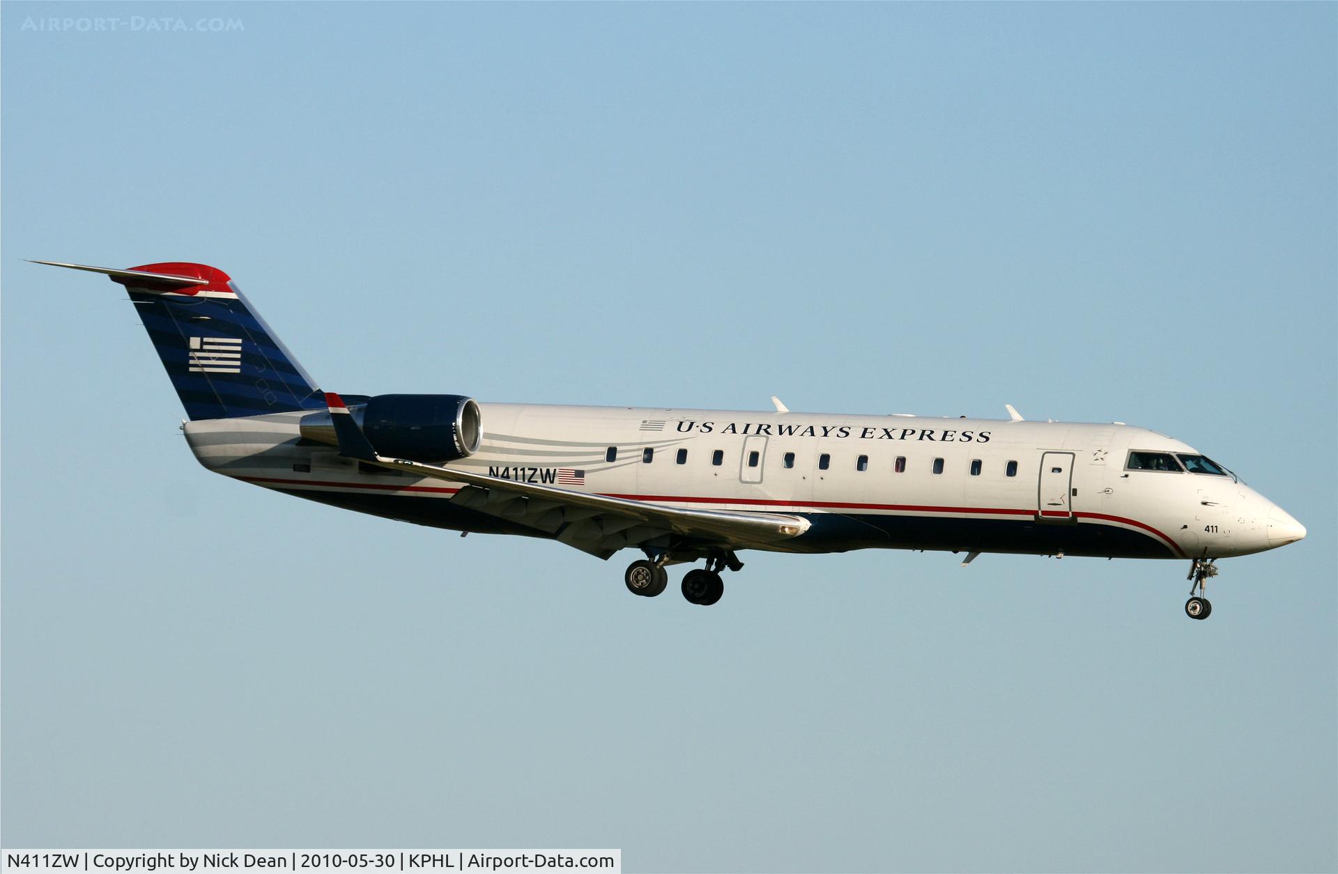 N411ZW, 2001 Bombardier CRJ-200LR (CL-600-2B19) C/N 7569, KPHL