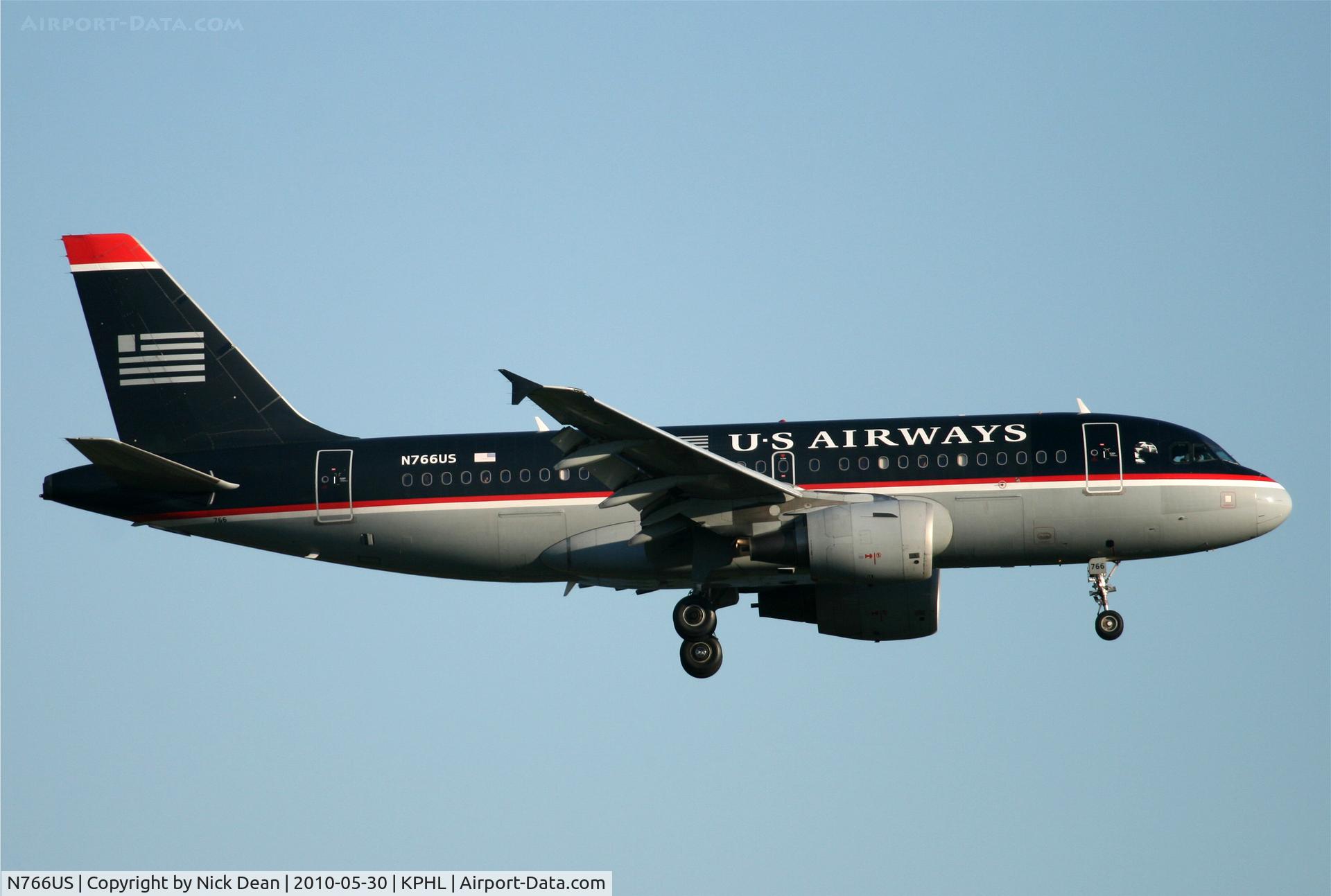 N766US, 2000 Airbus A319-112 C/N 1378, KPHL