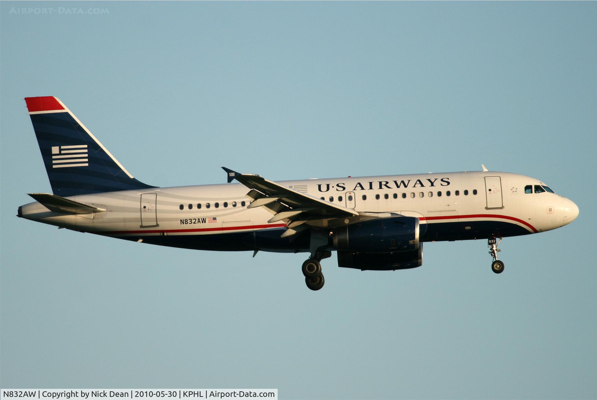 N832AW, 2001 Airbus A319-132 C/N 1643, KPHL