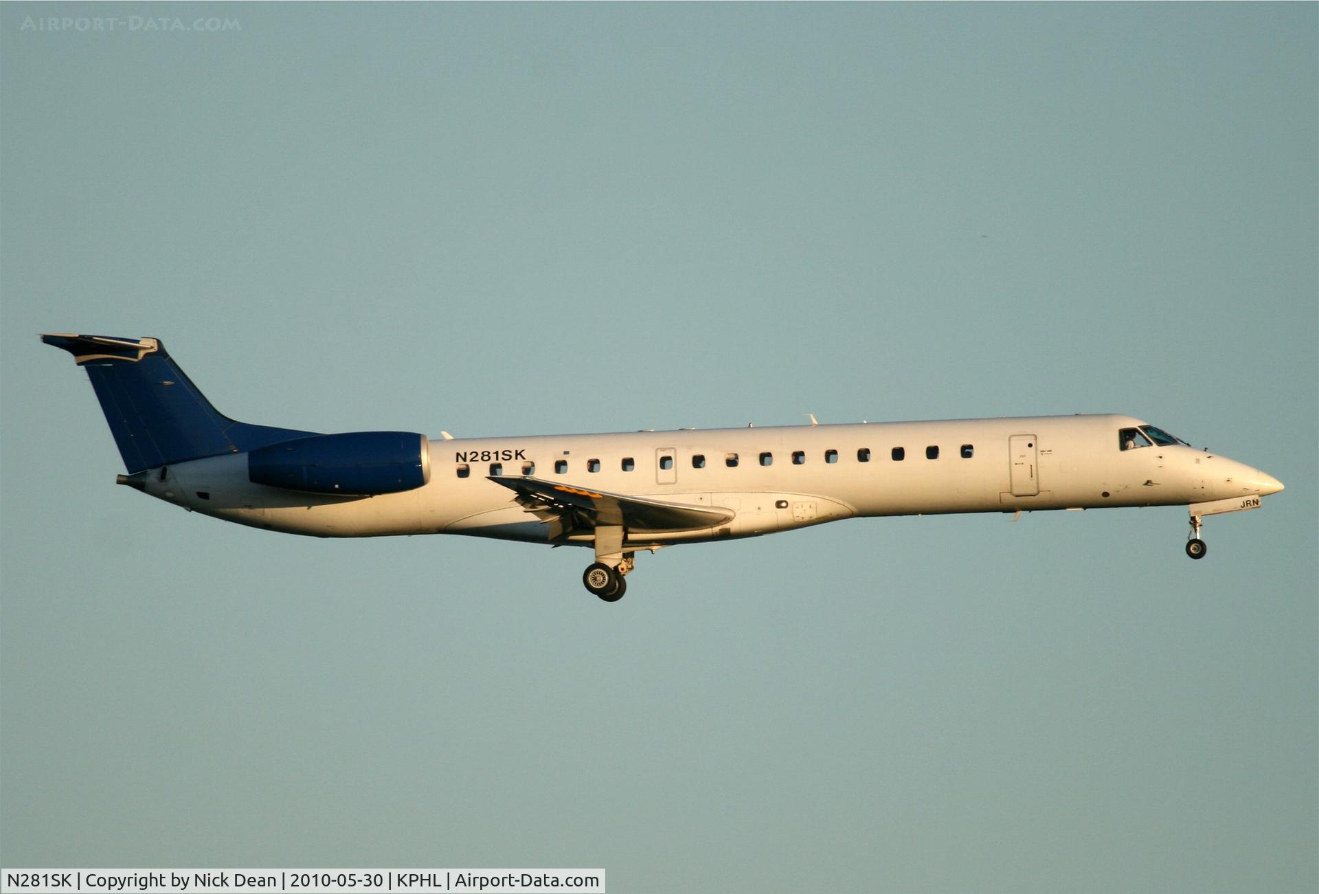 N281SK, 2001 Embraer ERJ-145LR (EMB-145LR) C/N 145391, KPHL
