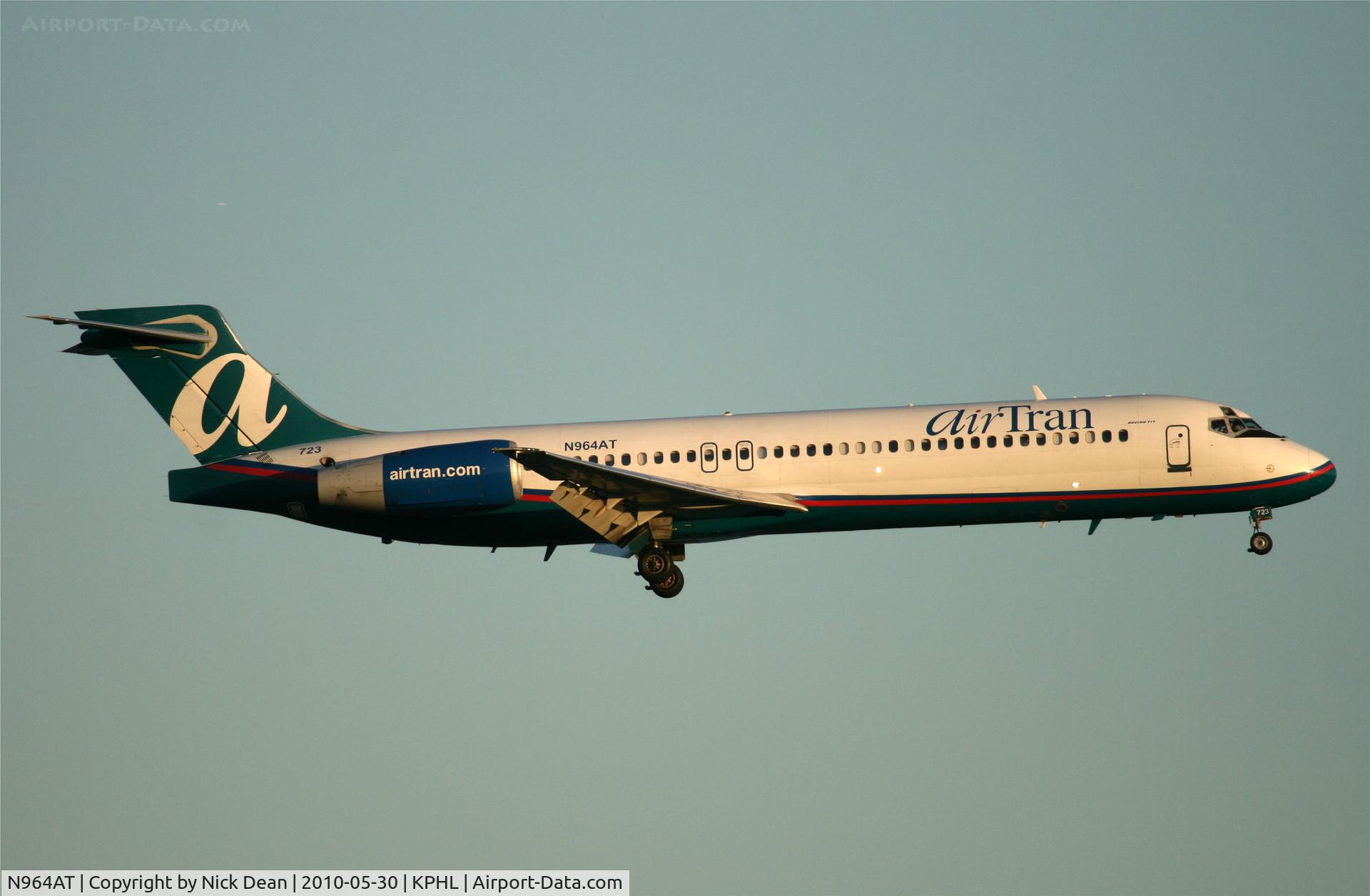 N964AT, 2001 Boeing 717-200 C/N 55025, KPHL