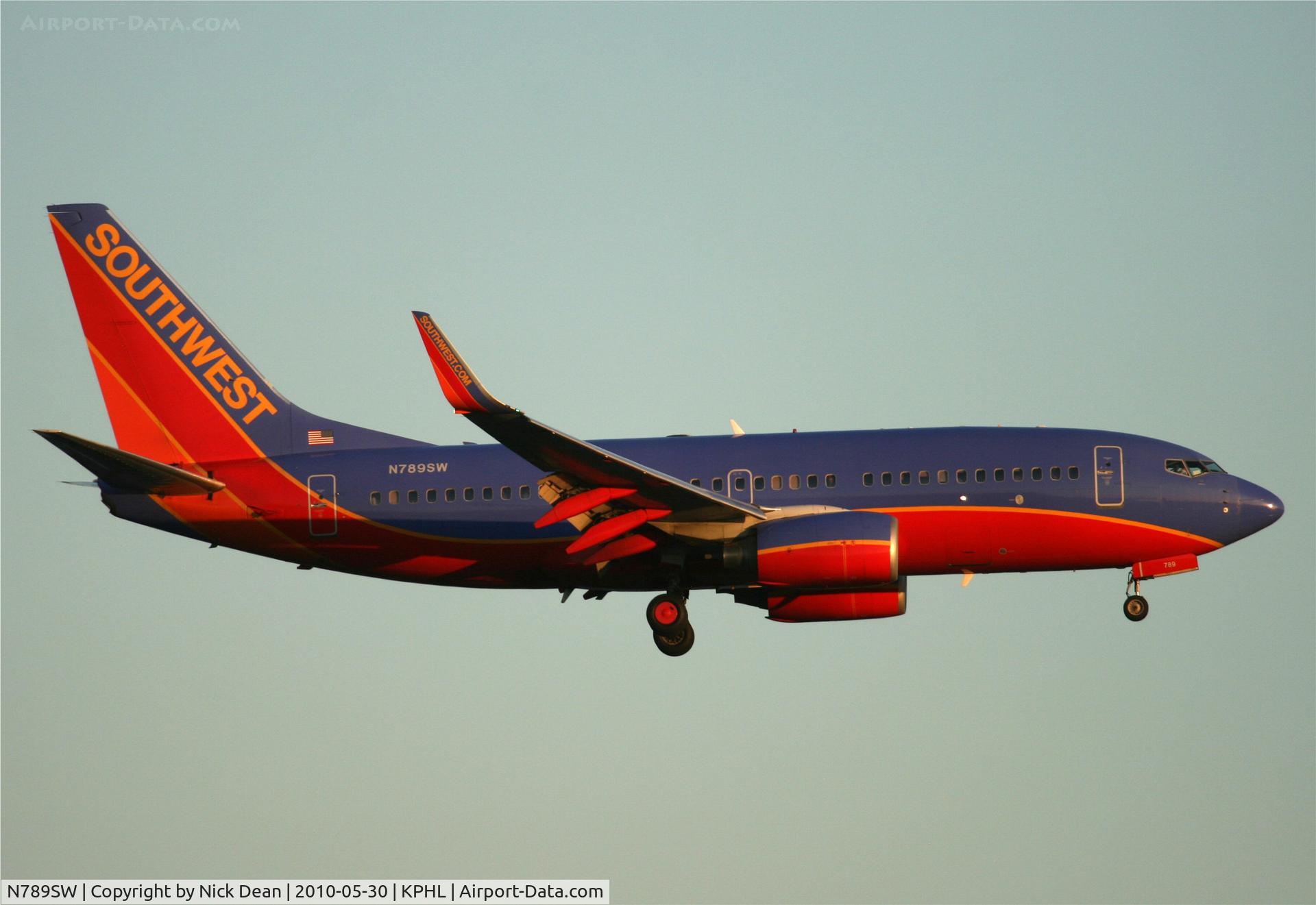 N789SW, 2000 Boeing 737-7H4 C/N 29816, KPHL