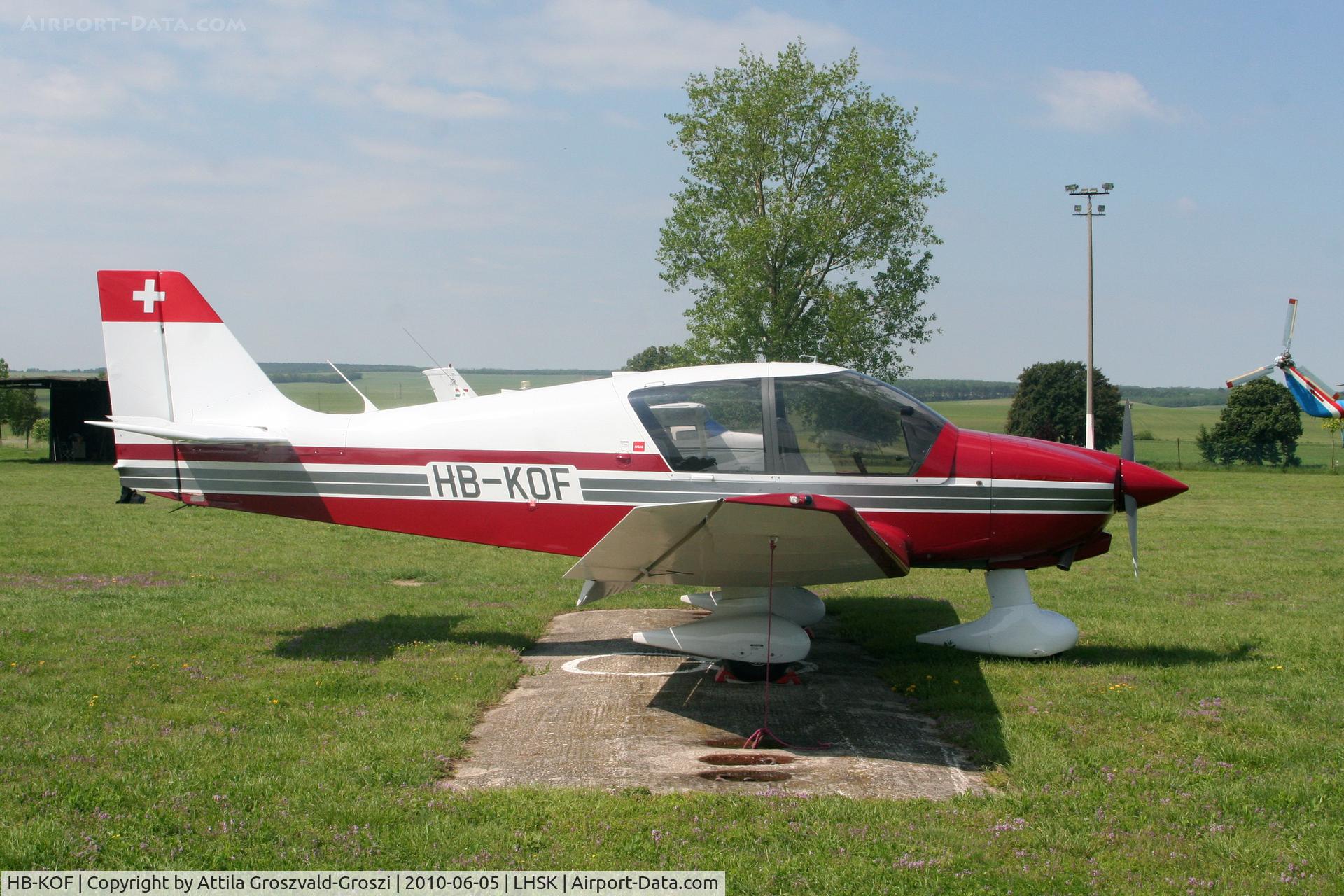 HB-KOF, 2005 Robin DR-400-140B Dauphin 4 Major C/N 2582, Siófok-Kiliti Airport, Hungary