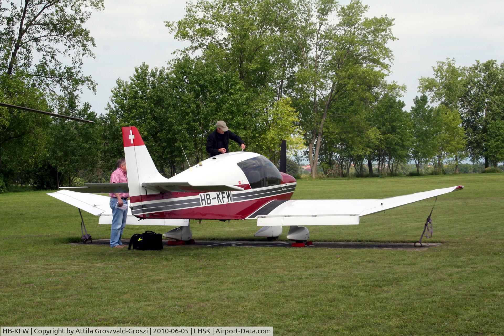 HB-KFW, 2005 Robin DR-400-140B Dauphin 4 Major C/N 2535, Siófok-Kiliti Airport, Hungary.