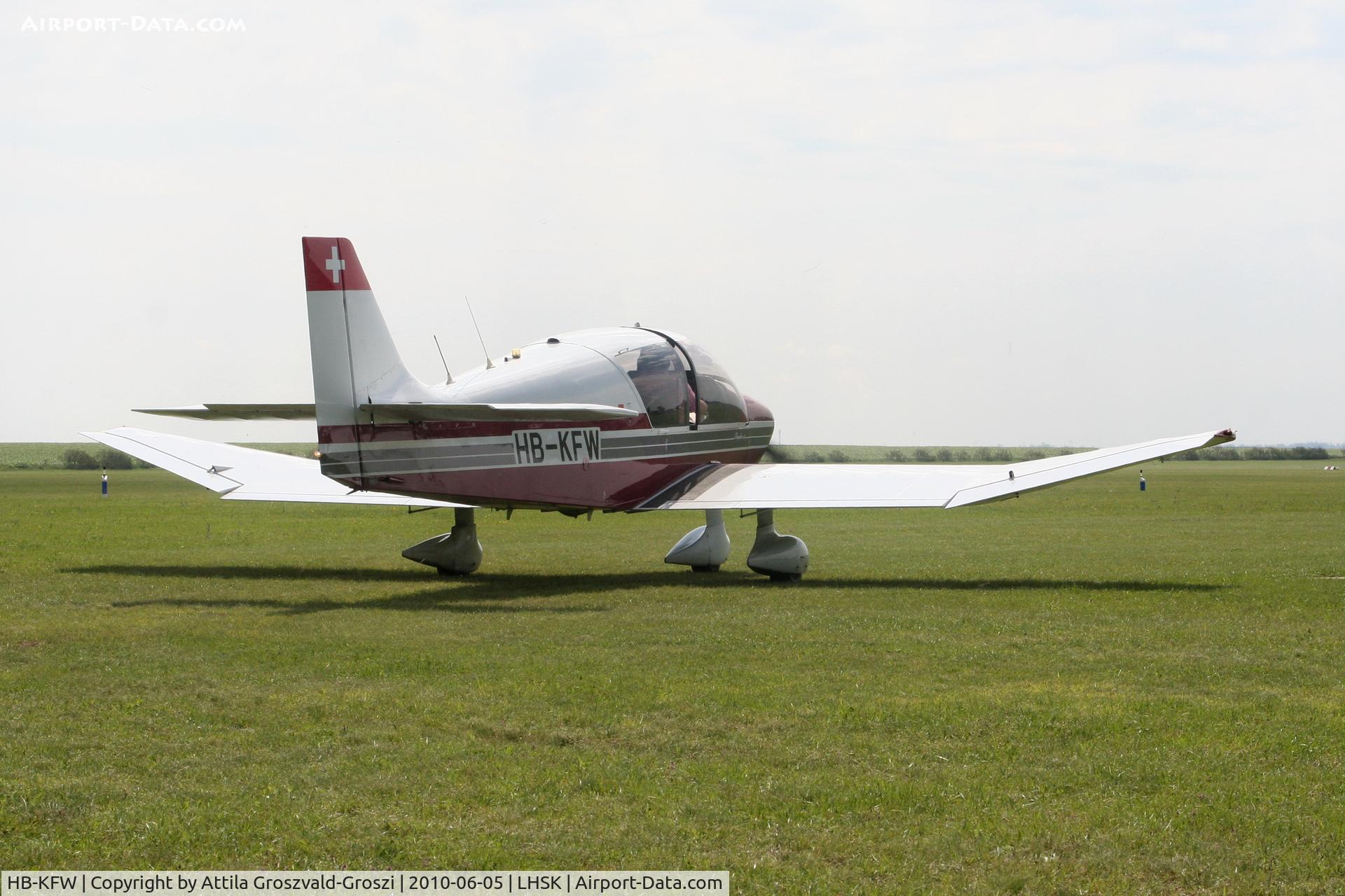 HB-KFW, 2005 Robin DR-400-140B Dauphin 4 Major C/N 2535, Siófok-Kiliti Airport, Hungary.