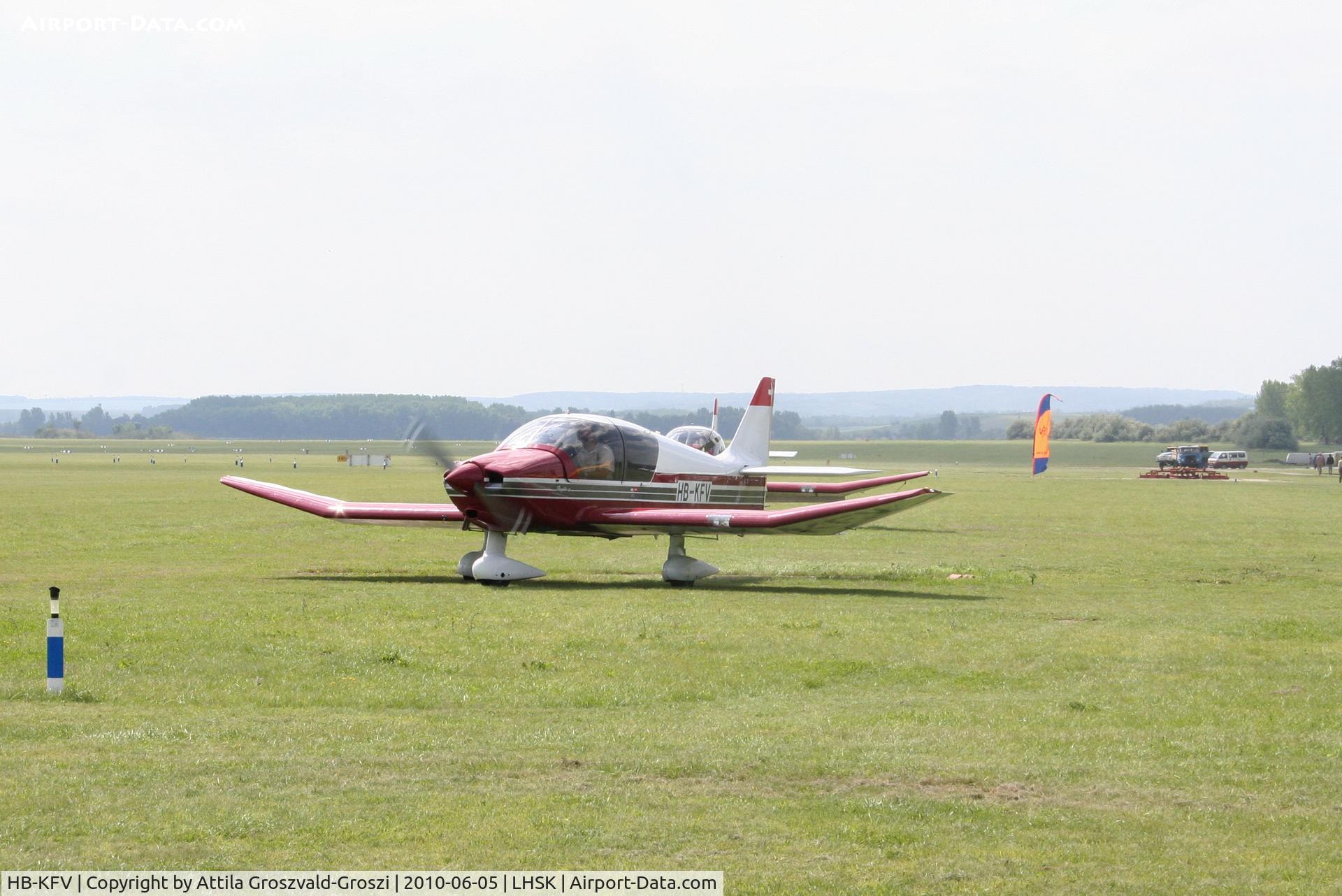 HB-KFV, 2002 Robin DR-400-140B Dauphin 4 Major C/N 2529, Siófok-Kiliti Airport, Hungary.