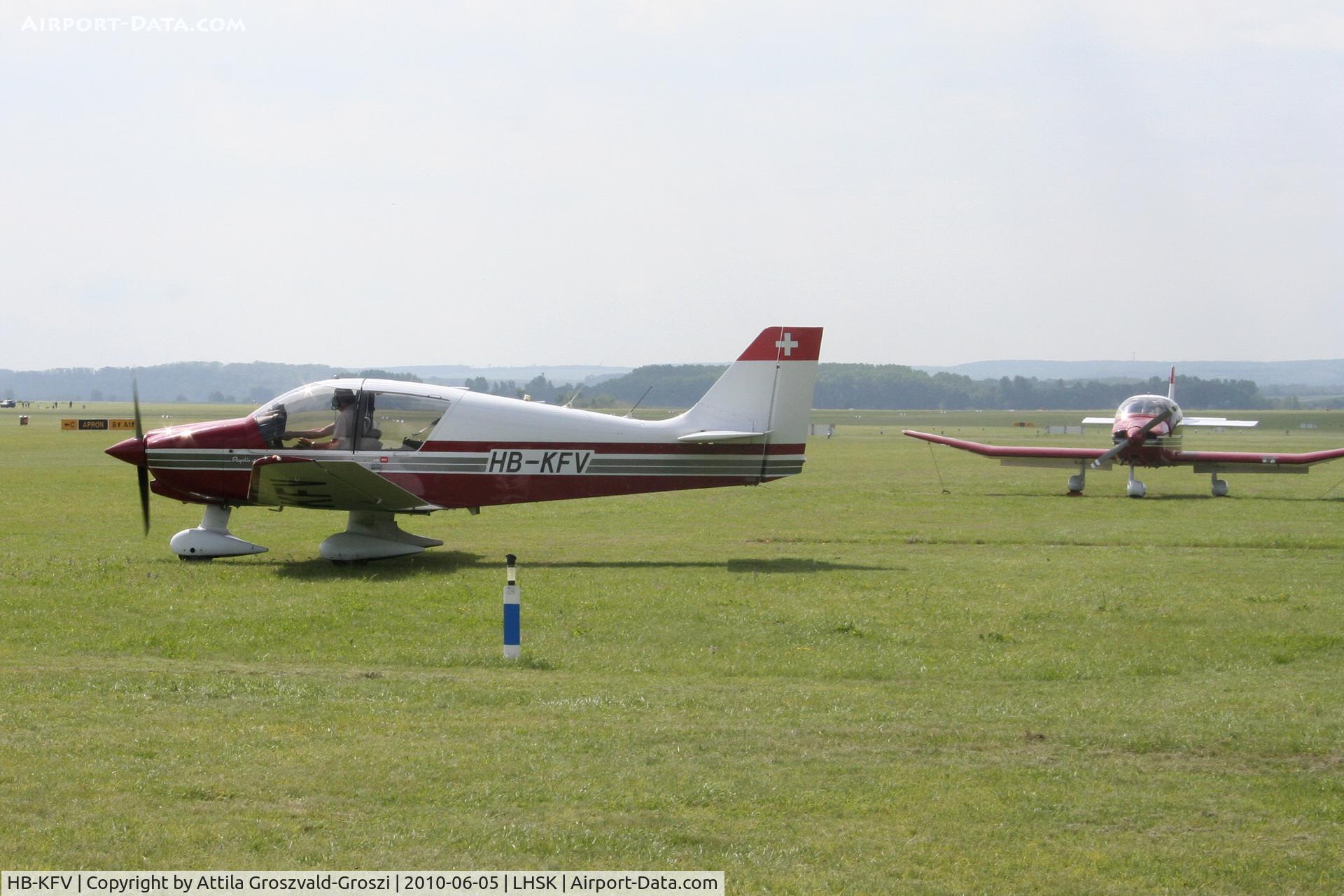 HB-KFV, 2002 Robin DR-400-140B Dauphin 4 Major C/N 2529, Siófok-Kiliti Airport, Hungary.