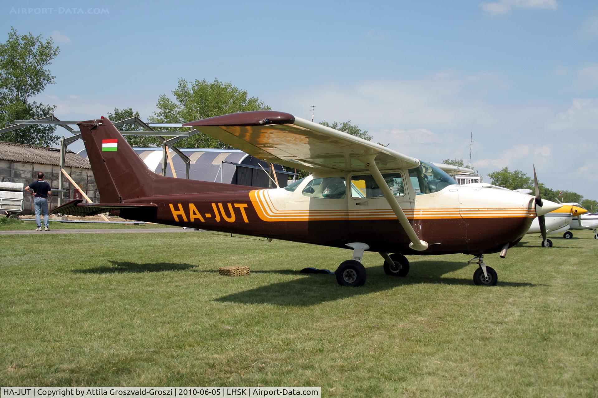 HA-JUT, 1985 Cessna 172P C/N 17276445, Siófok-Kiliti Airport, Hungary.