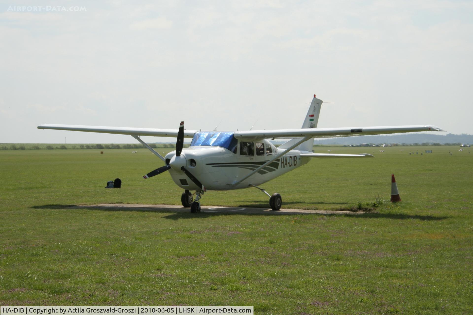 HA-DIB, 2000 Cessna T206H Turbo Stationair C/N T20608150, Siófok-Kiliti Airport, Hungary.
