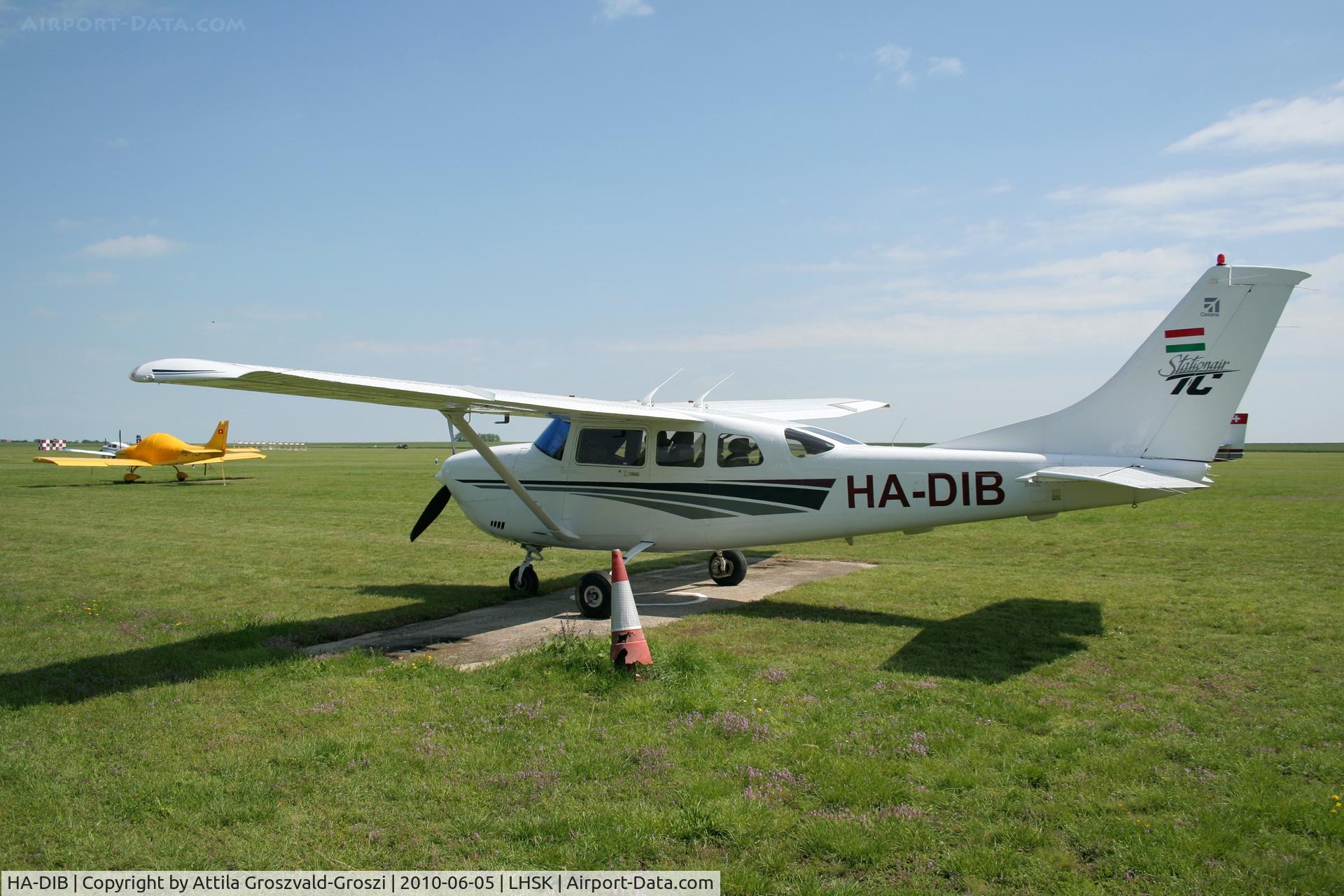 HA-DIB, 2000 Cessna T206H Turbo Stationair C/N T20608150, Siófok-Kiliti Airport, Hungary.