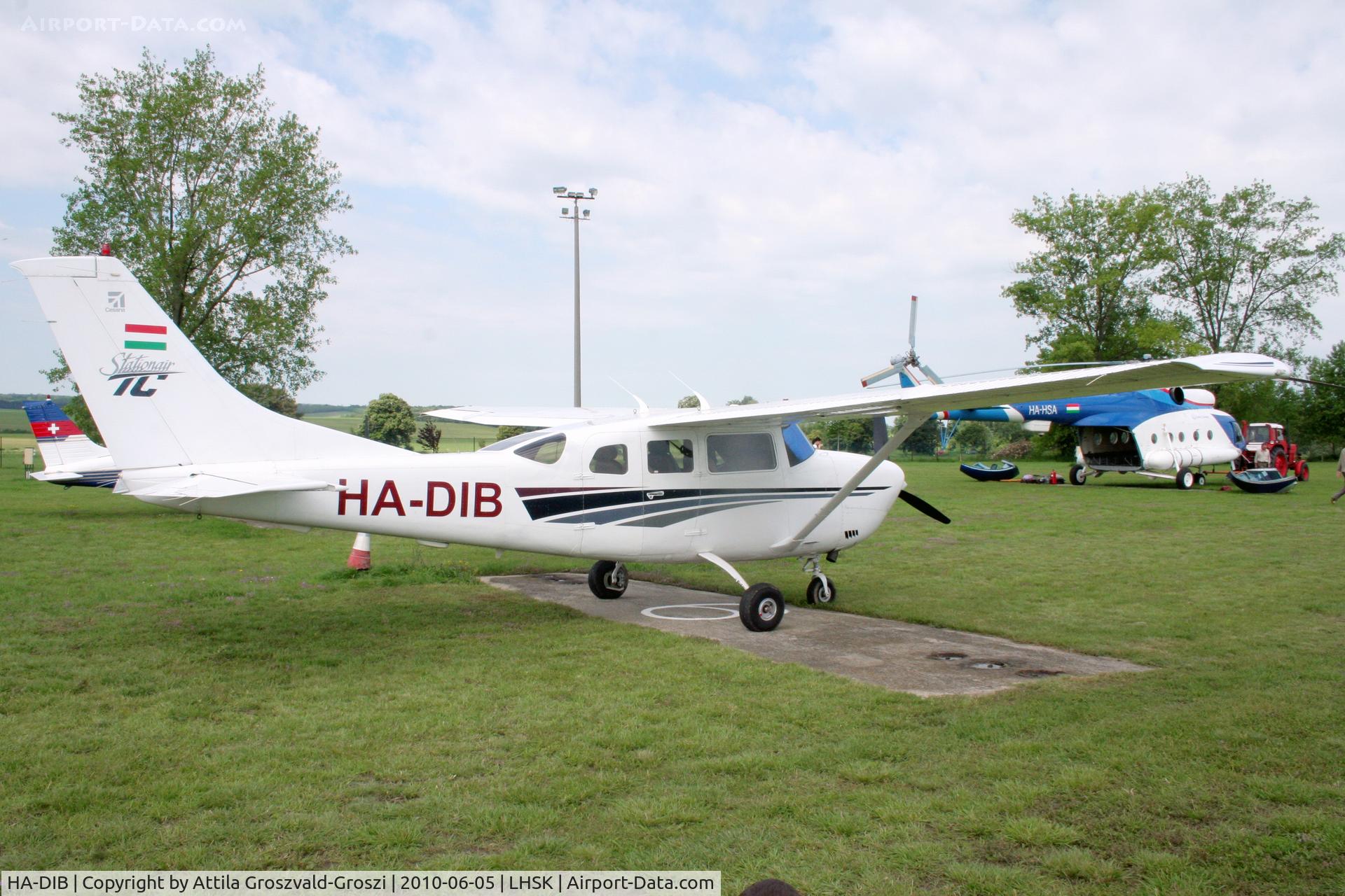 HA-DIB, 2000 Cessna T206H Turbo Stationair C/N T20608150, Siófok-Kiliti Airport, Hungary.