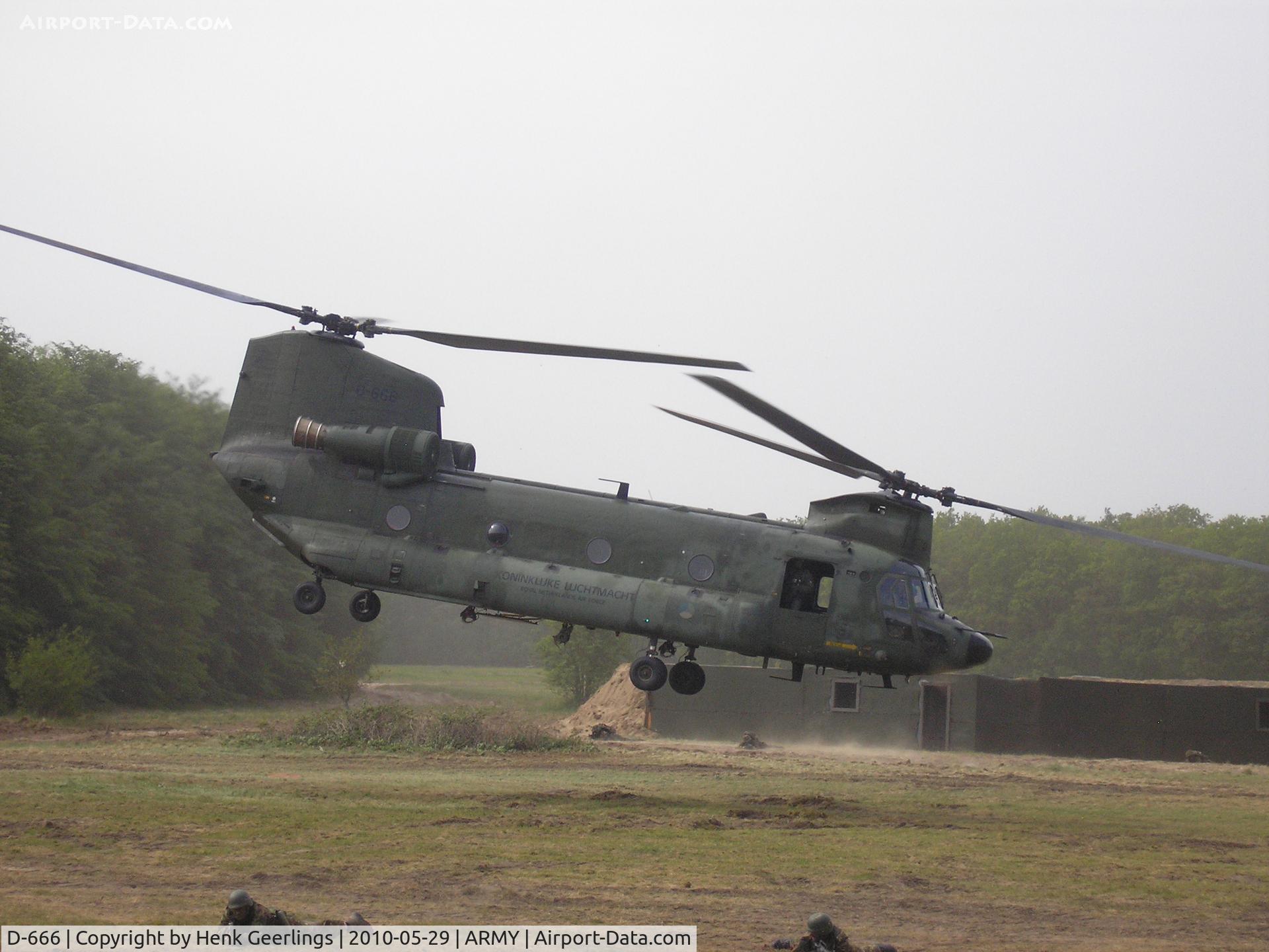 D-666, 1976 Boeing CH-47D Chinook C/N M.3666/NL-006, Dutch Army Openday at Havelte Army base.  CH-47D  Chinook,  D-666