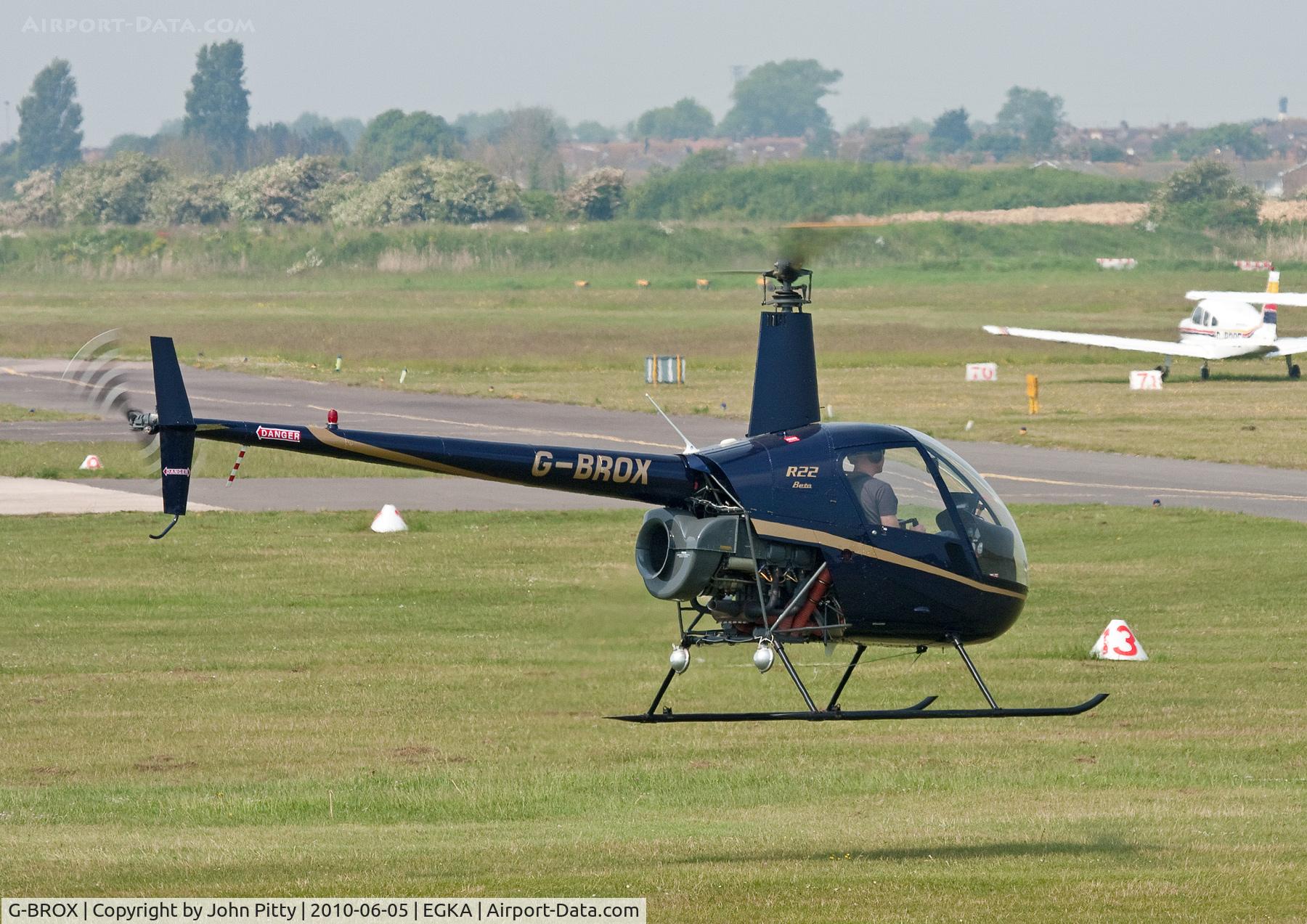 G-BROX, 1989 Robinson R22 Beta C/N 1127, Shoreham Airport, West Sussex