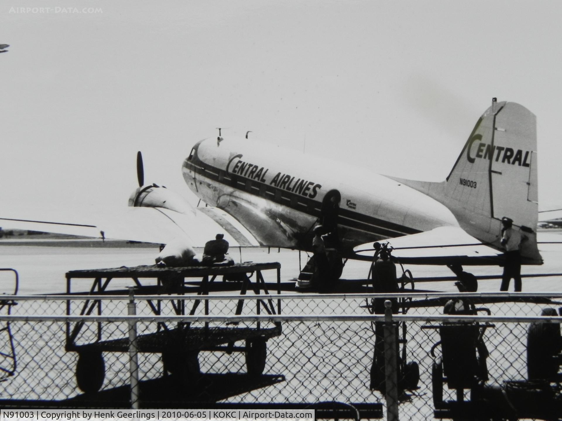 N91003, Douglas DC-3 C/N 9708, Central Airlines

Scan made from photo taken in 1959