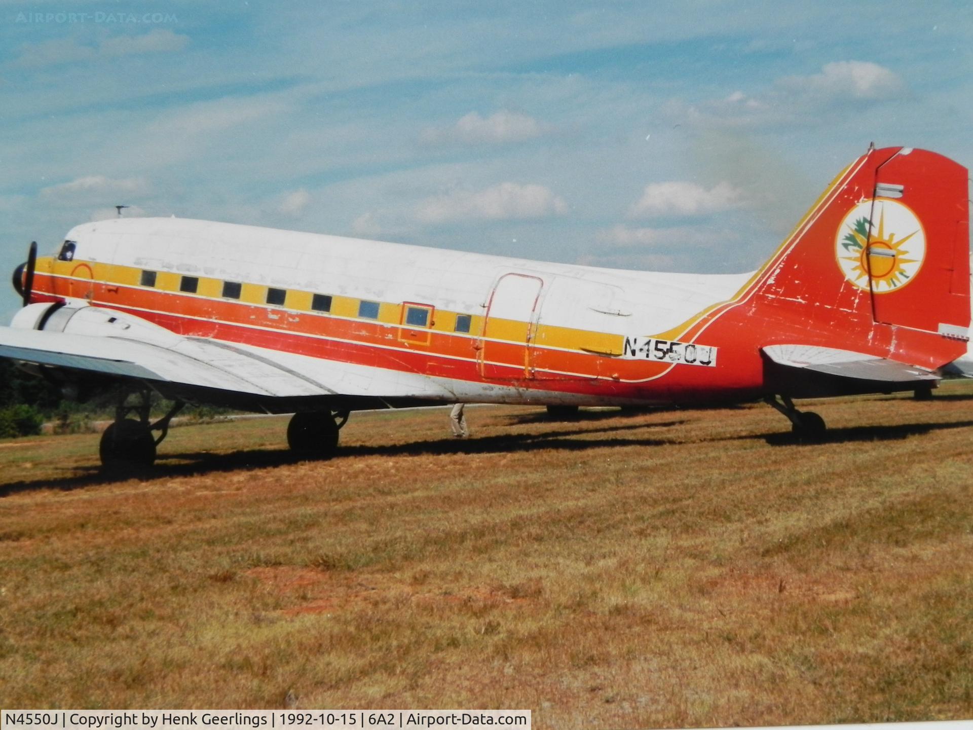 N4550J, 1942 Douglas DC3C-S4C4G C/N 6055, ex Air Guadeloupe ( F-OGFJ )

Scan made from photo taken in Oct. 1992