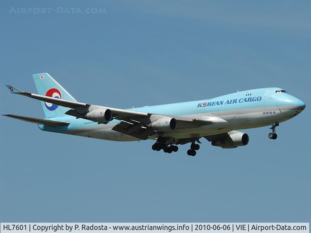 HL7601, 2004 Boeing 747-4B5F/SCD C/N 33949, Jumbo Jet appr. RWY 11