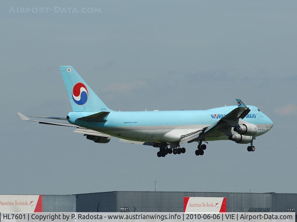 HL7601, 2004 Boeing 747-4B5F/SCD C/N 33949, Jumbo Jet appr. RWY 11