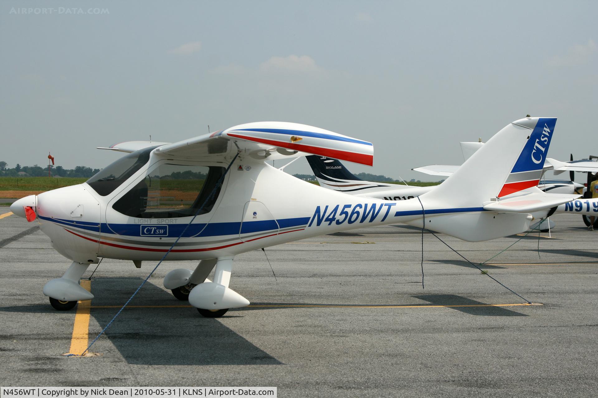 N456WT, 2006 Flight Design CTSW C/N 06-10-11, KLNS