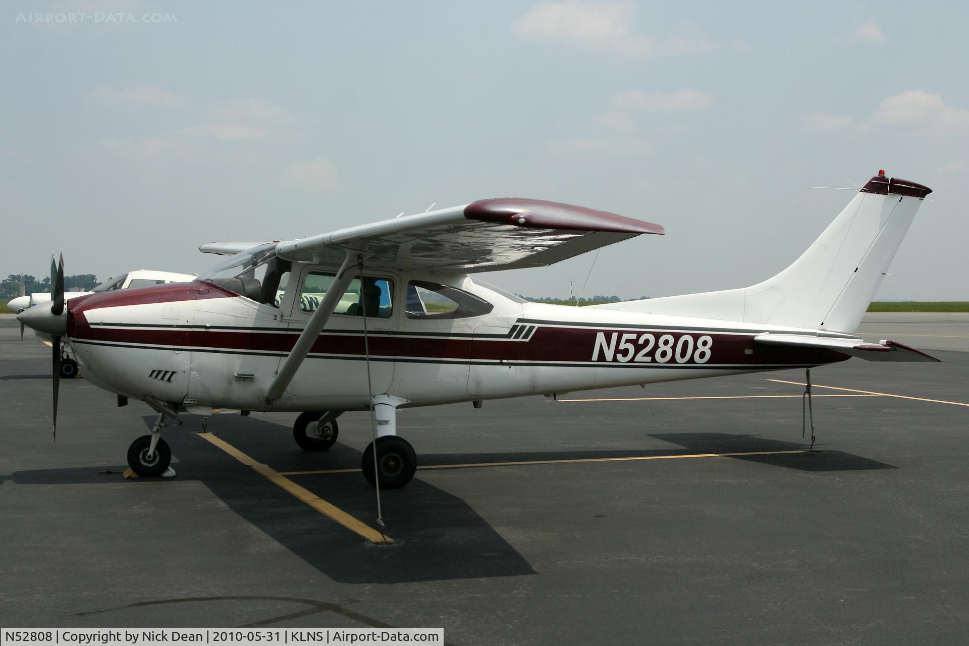 N52808, 1974 Cessna 182P Skylane C/N 18262862, KLNS