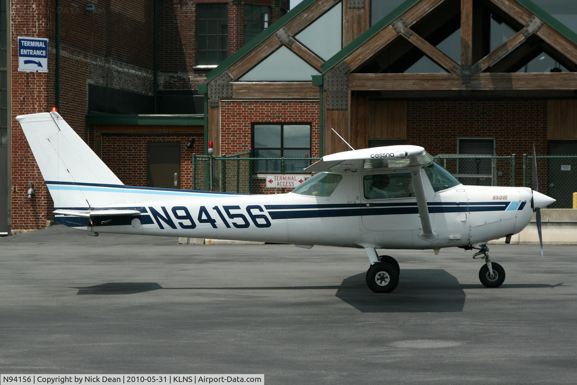 N94156, 1982 Cessna 152 C/N 15285610, KLNS