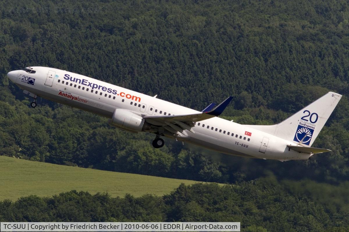 TC-SUU, 2001 Boeing 737-86Q C/N 30274, departing via RW27