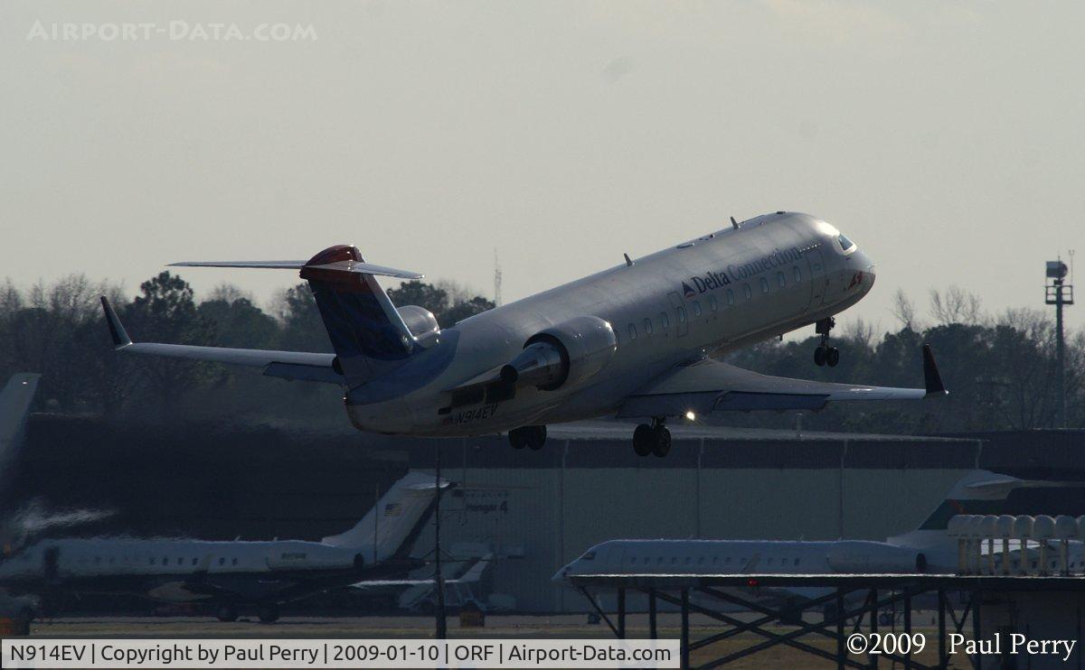 N914EV, 2003 Bombardier CRJ-200ER (CL-600-2B19) C/N 7752, Aloft and on her way