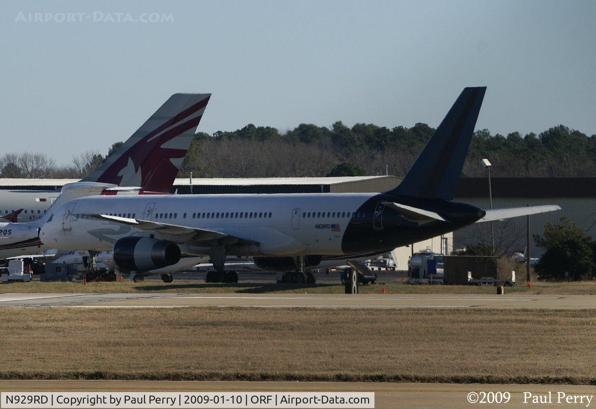 N929RD, 1987 Boeing 757-2G5 C/N 23929, Sitting quietly, awaiting her passengers