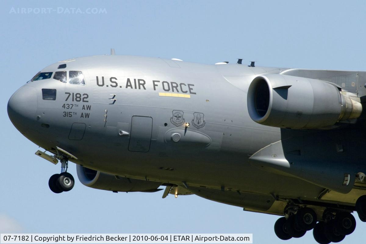 07-7182, 2007 Boeing C-17A Globemaster III C/N P-182, short final RW26