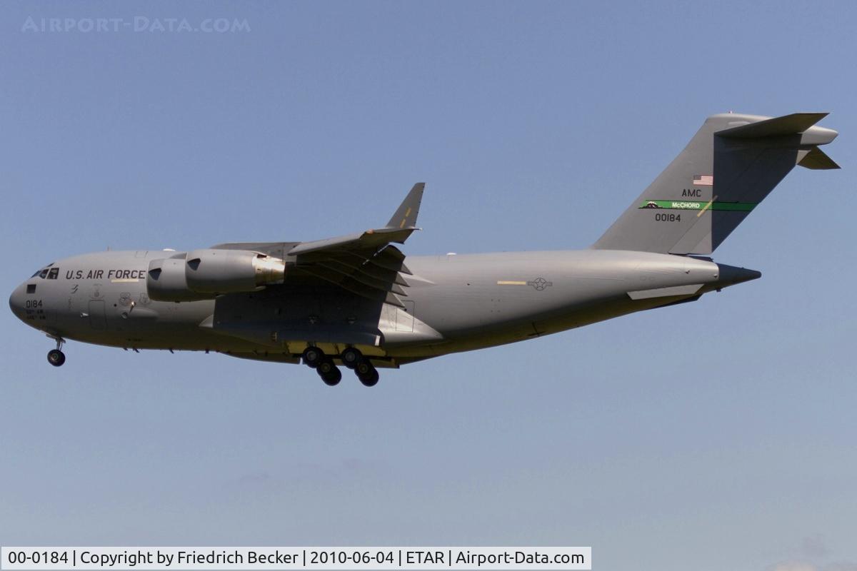 00-0184, 2000 Boeing C-17A Globemaster III C/N P-84, short final RW26