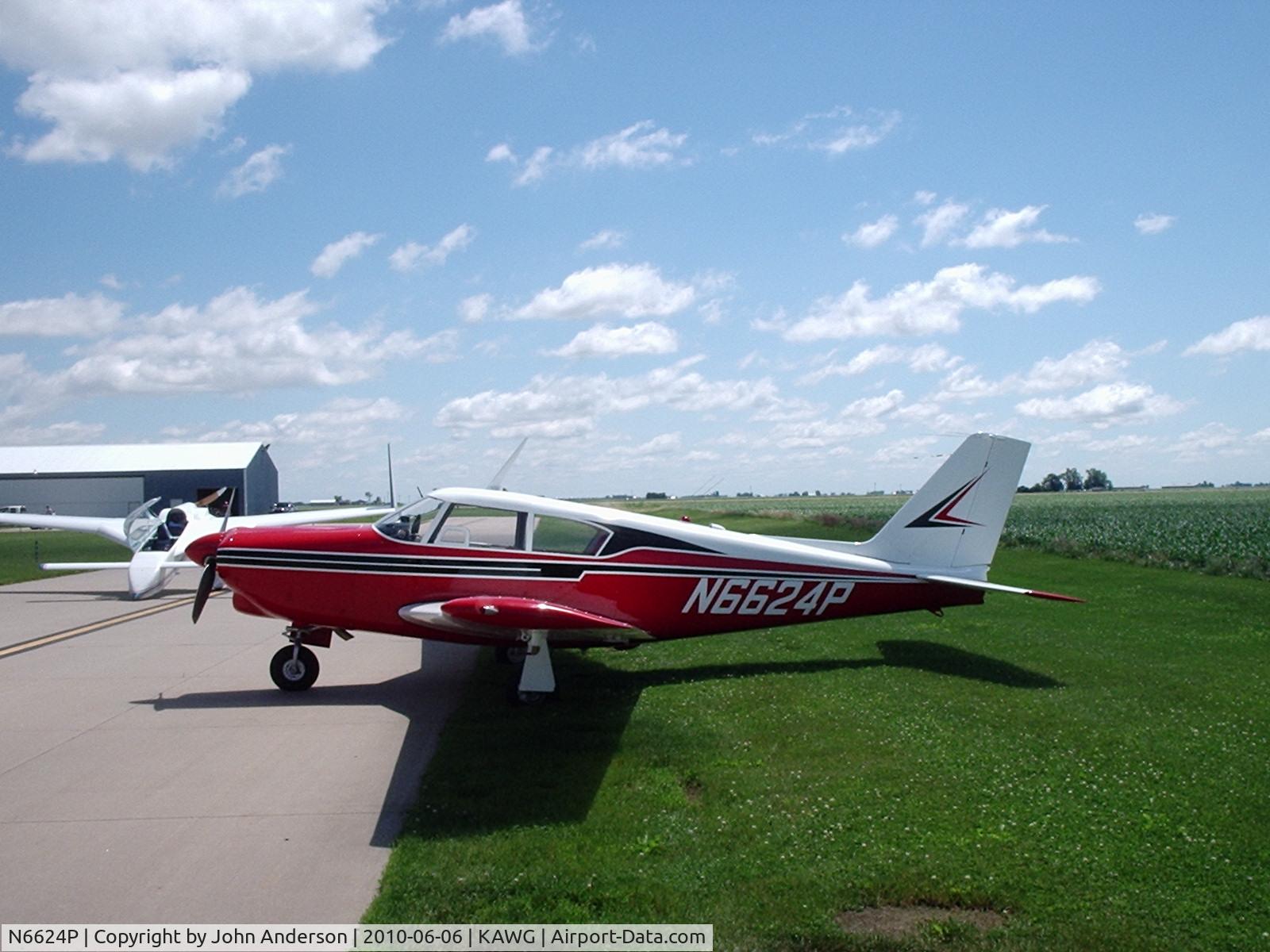 N6624P, 1960 Piper PA-24 C/N 24-1746, Seen at Washington IA airshow