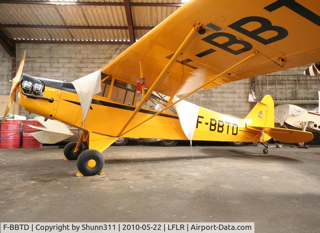 F-BBTD, 1945 Piper L-4J Grasshopper (J3C-65D) C/N 13148, Hangared...