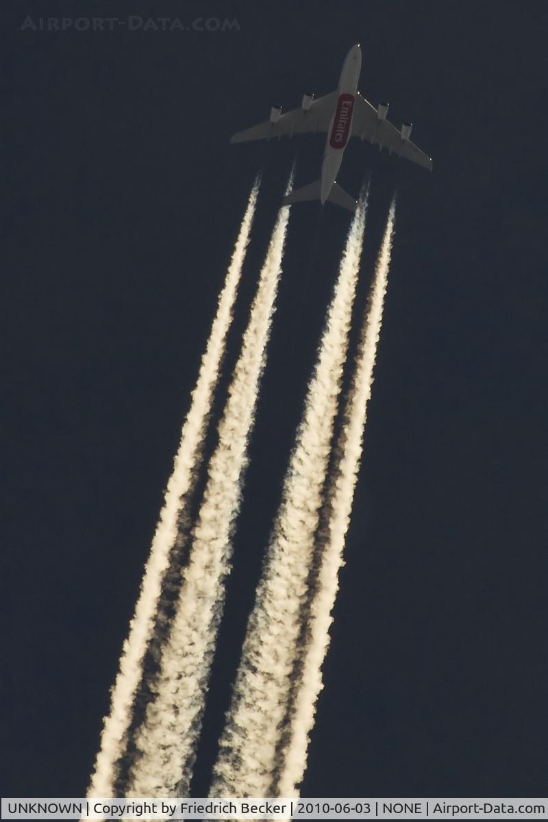 UNKNOWN, Contrails Various C/N Unknown, Emirates 