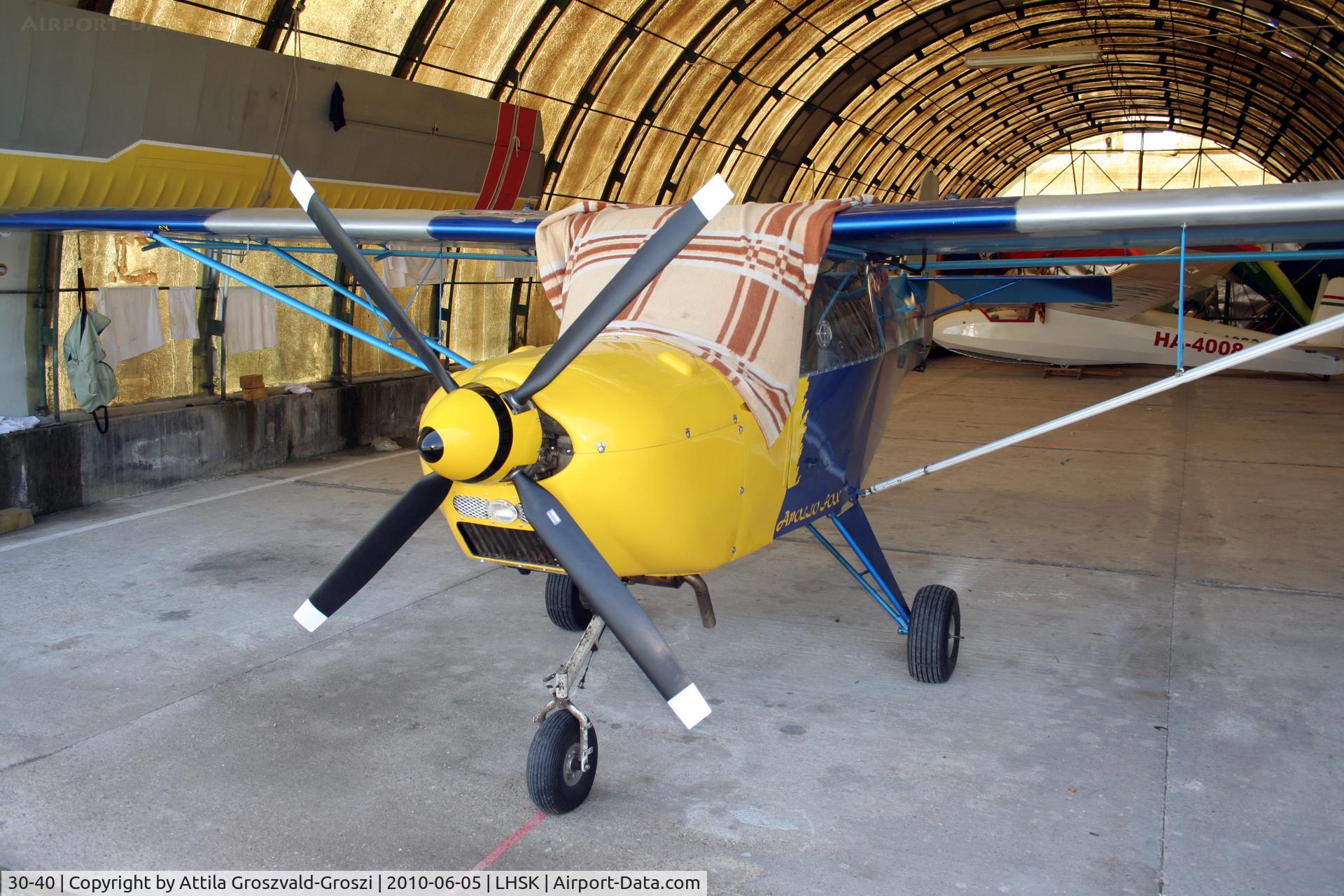 30-40, 2001 Halley Apollo Fox C/N 150201, Siófok-Kiliti Airport, Hungary. - Hangar.