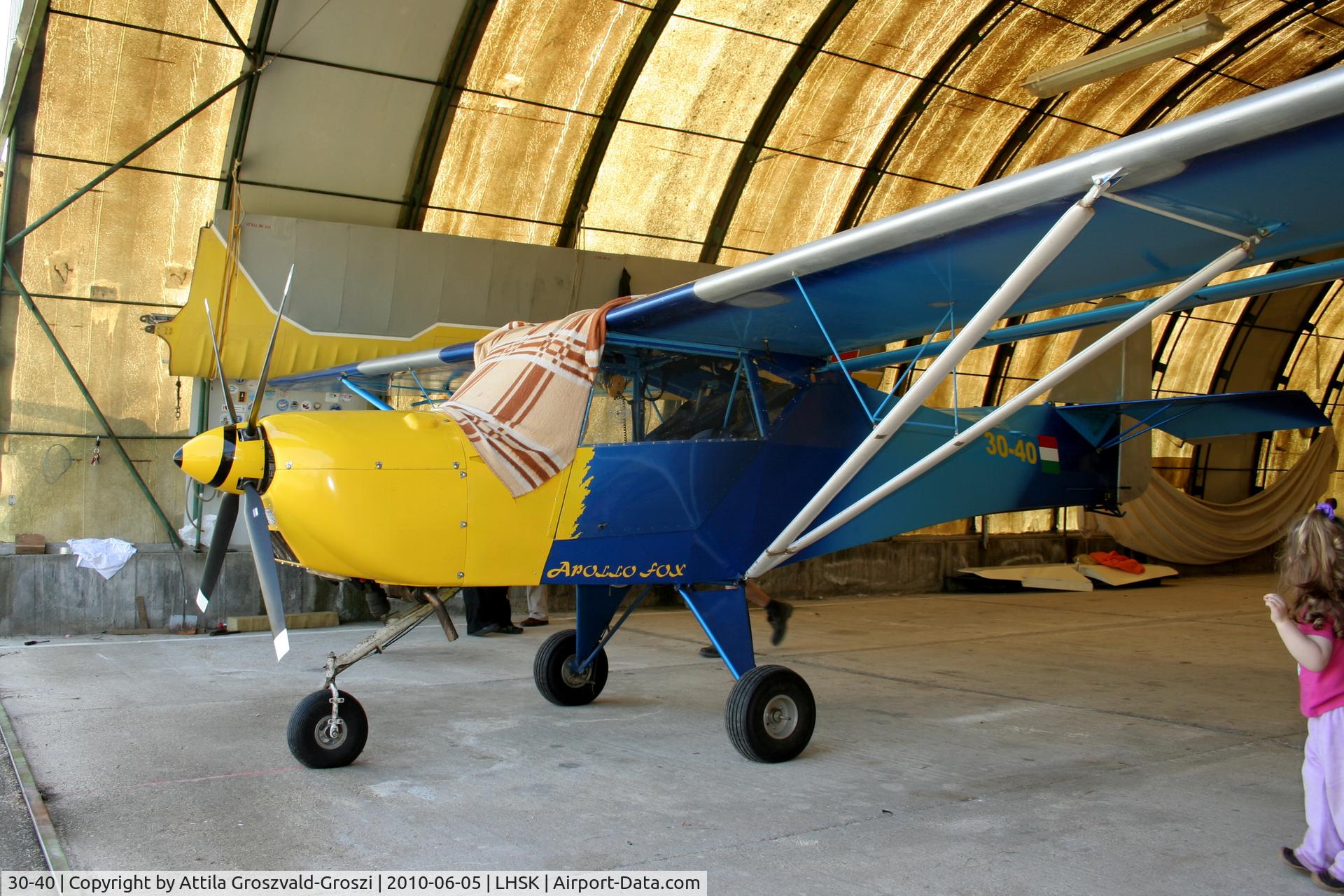 30-40, 2001 Halley Apollo Fox C/N 150201, Siófok-Kiliti Airport, Hungary. - Hangar.