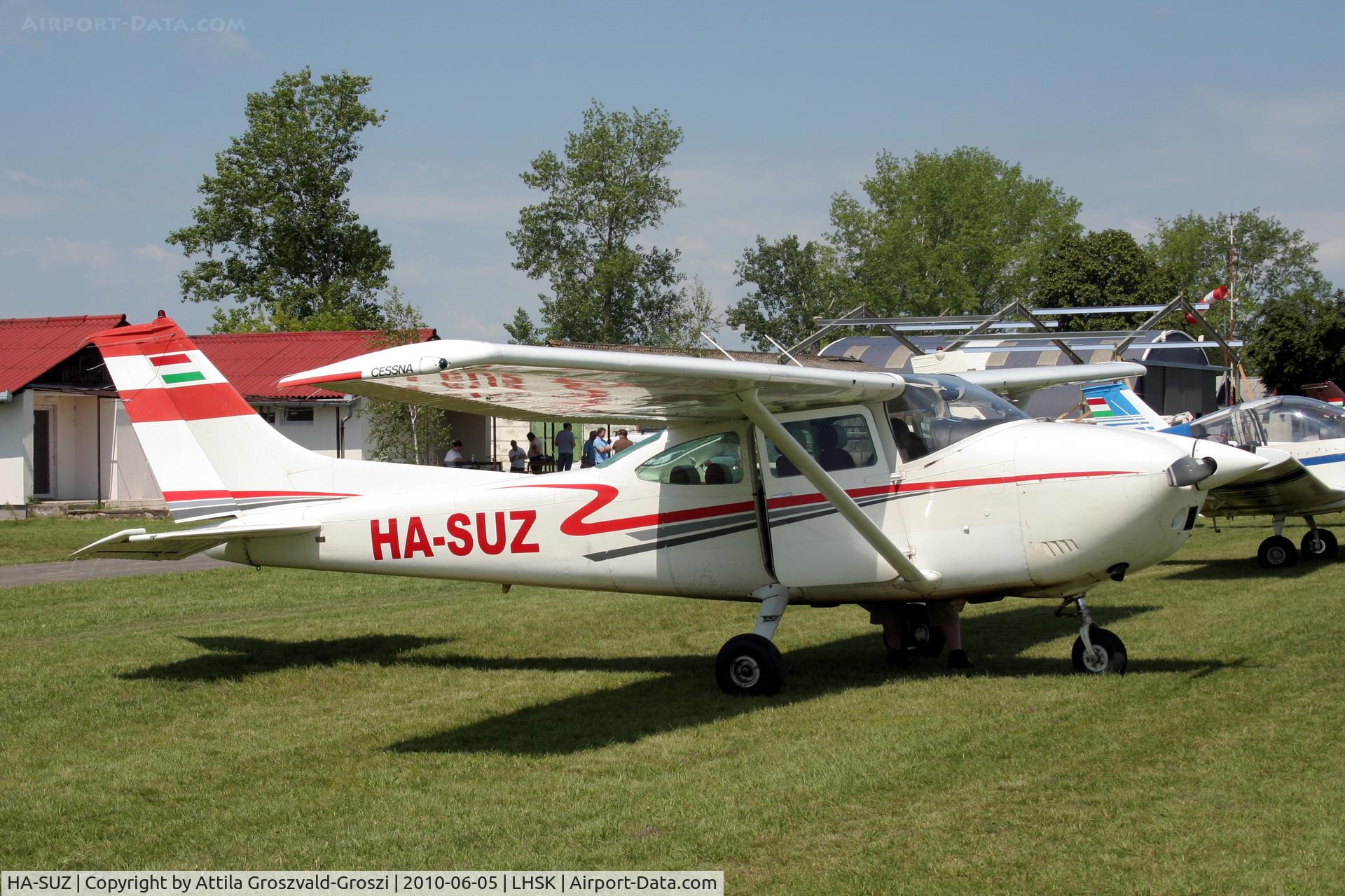HA-SUZ, 1976 Reims F182P Skylane C/N 63835.0007, Siófok-Kiliti Airport, Hungary.