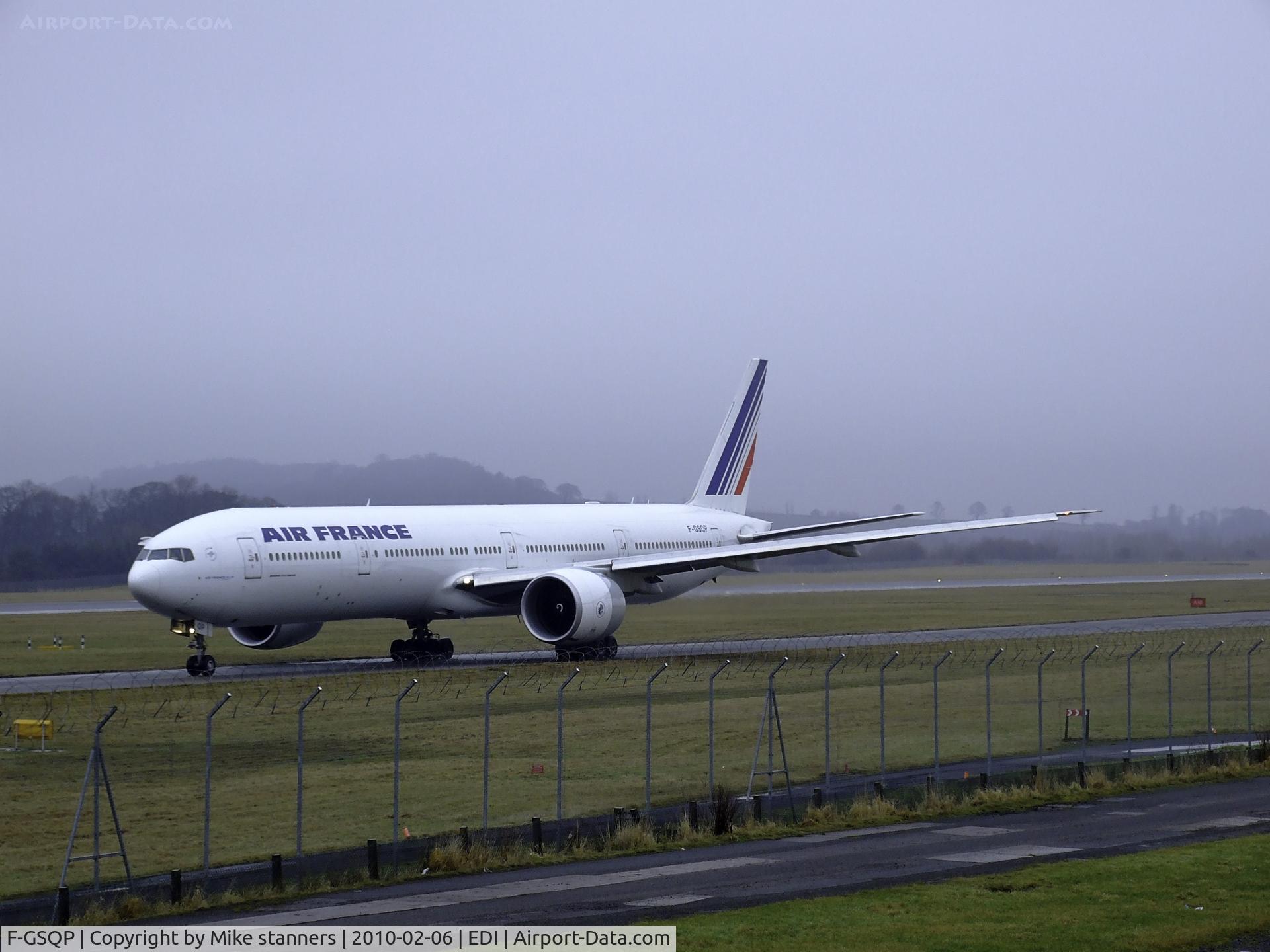 F-GSQP, 2006 Boeing 777-328/ER C/N 35676, Air france B777-300 Taxiing to runway 06