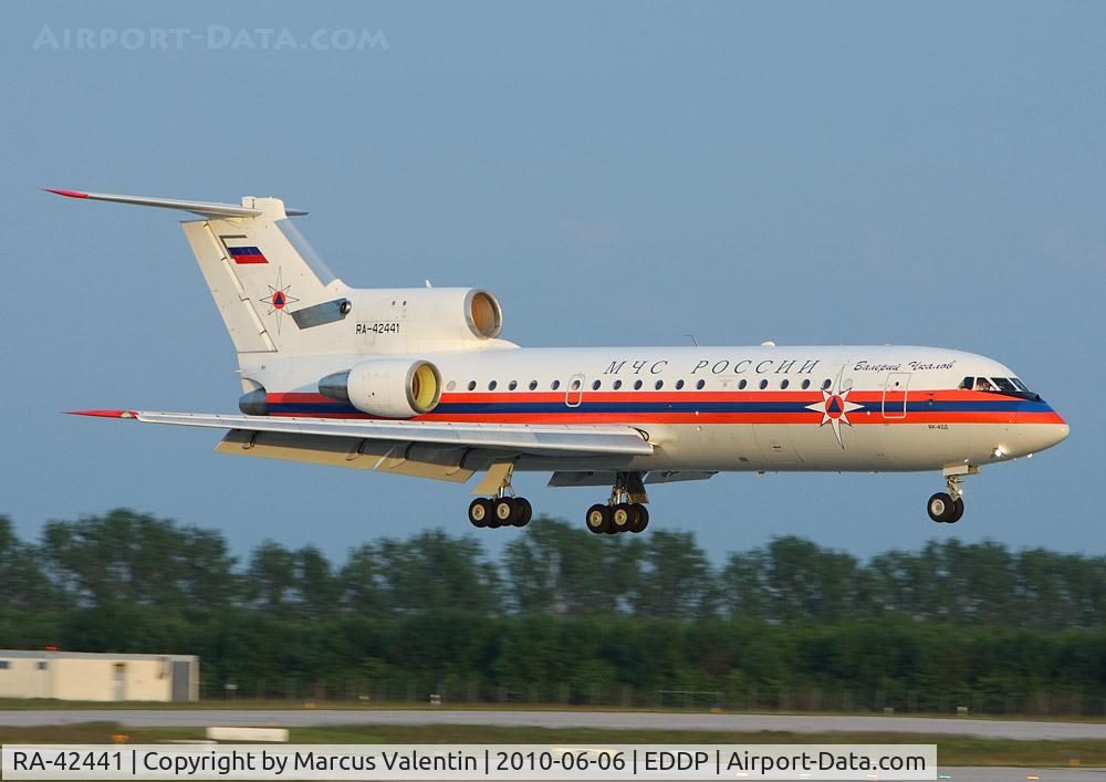 RA-42441, 1994 Yakovlev Yak-42D C/N 4520421402018, what a great surprise, MChS Rossii - Reg( RA-42441), Yak-42D, Russia Ministry for Emergency Situations, landing in the evening in leipzig.