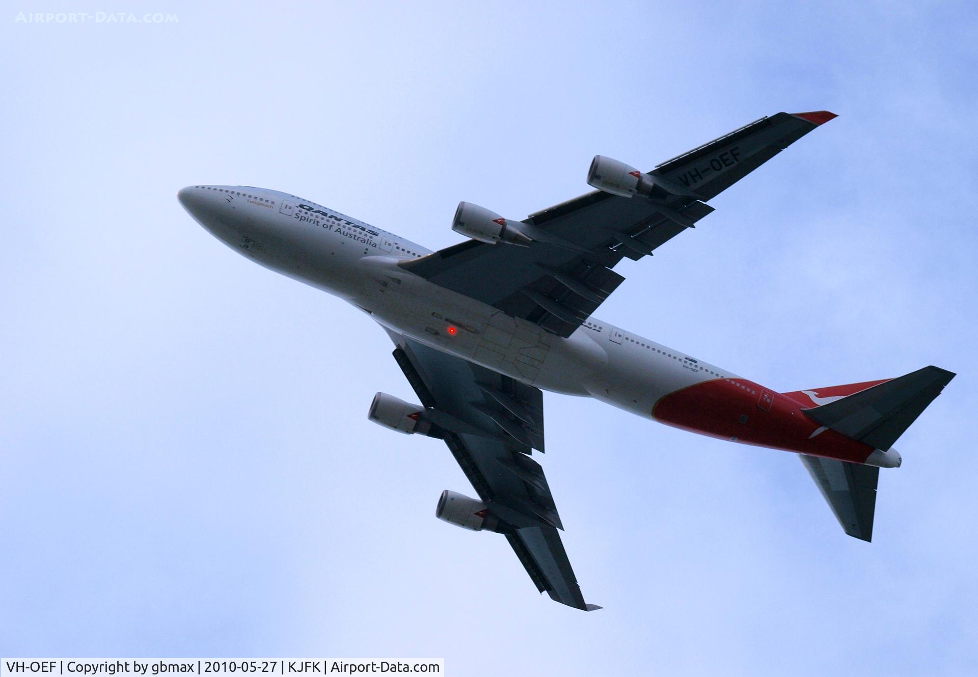 VH-OEF, 2002 Boeing 747-438/ER C/N 32910, Same QANTAS B-747, right over the head...