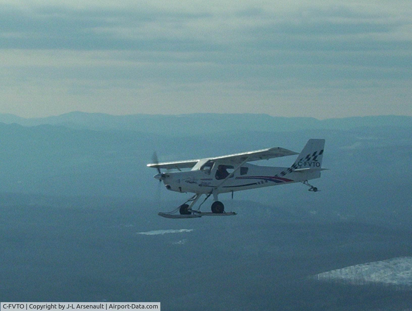 C-FVTO, 1995 Ultravia Pelican Club PL C/N 561, Pélican on J L Aéro 1500 floats  and skis