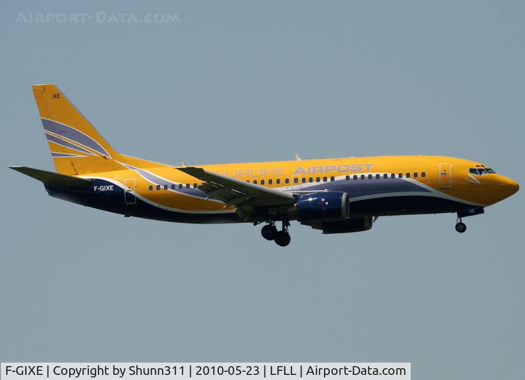 F-GIXE, 1992 Boeing 737-3B3QC C/N 26850, Landing rwy 32L