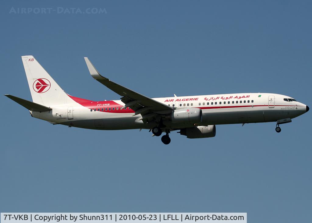 7T-VKB, 2005 Boeing 737-8D6 C/N 34165, Landing rwy 36R