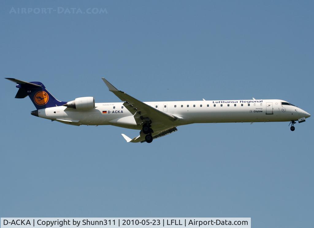D-ACKA, 2006 Bombardier CRJ-900LR (CL-600-2D24) C/N 15072, Landing rwy 36R