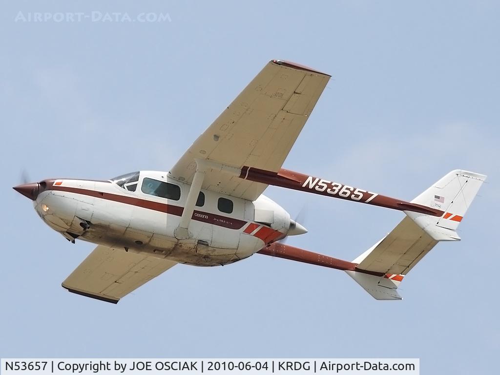 N53657, 1976 Cessna 337G Super Skymaster C/N 33701760, leaving KRDG