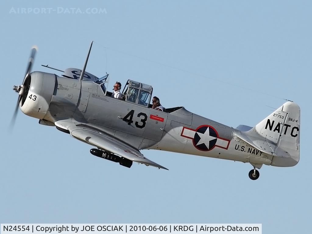 N24554, 1943 North American SNJ-4 Texan C/N 88-12281, Flying at KRDG